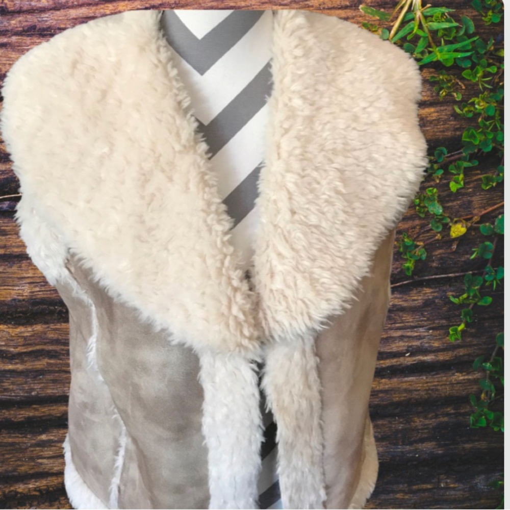 Super soft fluffy vest, perfect 4 winter getaway!